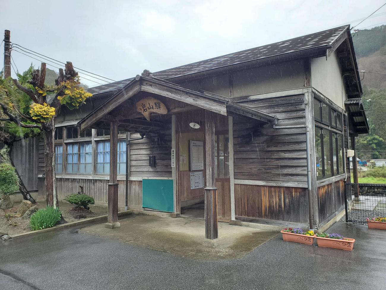 〈10〉味わいのありすぎる岩山駅