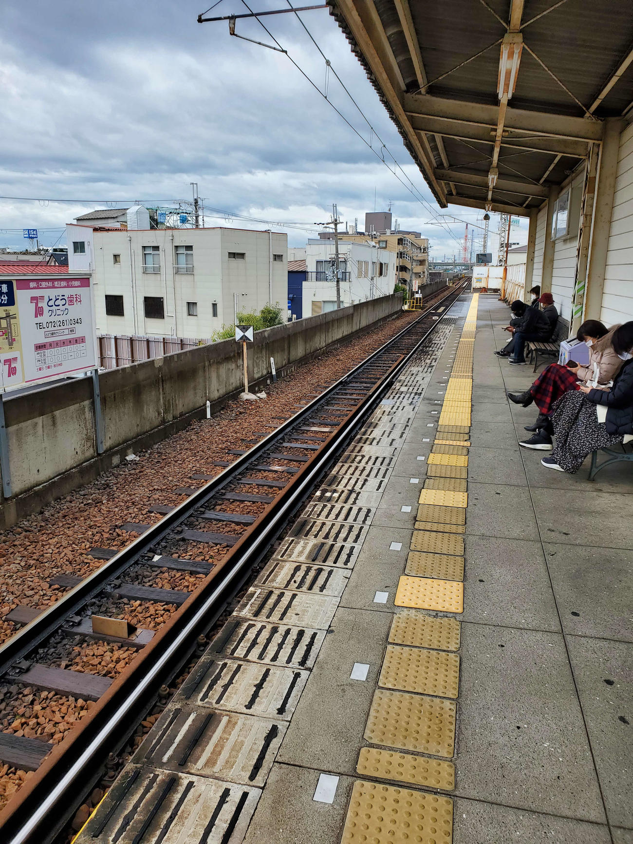 〈18〉1面1線の伽羅橋のホーム