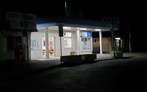 〈1〉朝5時すぎの府中駅は真っ暗だった