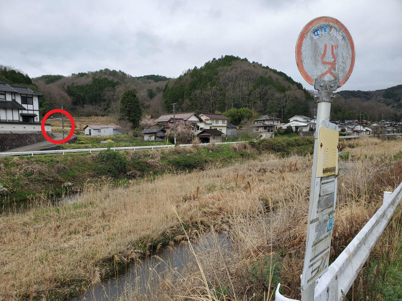 〈8〉赤い丸の裏あたりに梶田駅がある