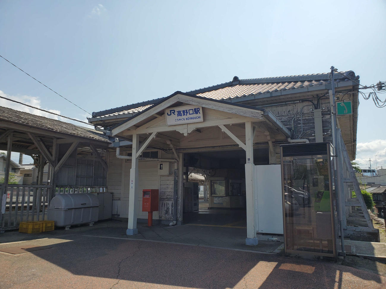 〈2〉立派な木造駅舎が残る高野口駅