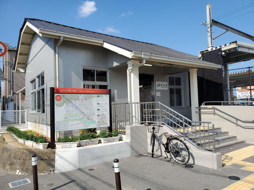 〈16〉改装された岩出駅