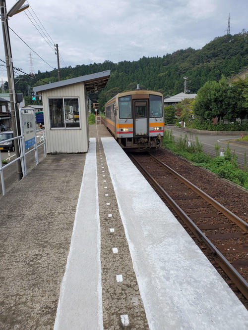 〈9〉JR西日本のローカル線といえばこちら。キハ120がやってきた