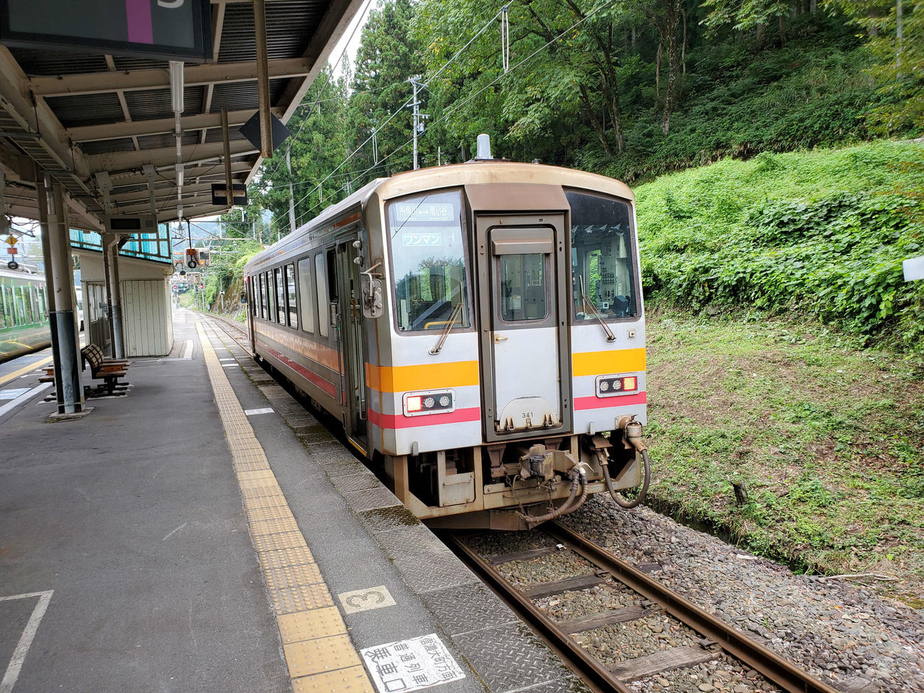 〈8〉私が乗車するのはJR西日本のキハ120