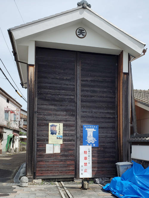 〈12〉水口曳山で使用される曳山を収納する山蔵