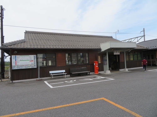 〈1〉地元の熱意で明治からの駅舎が残った日野