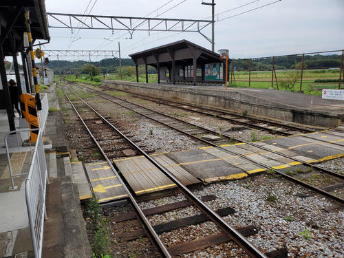 〈3〉列車交換可能な構造となっている