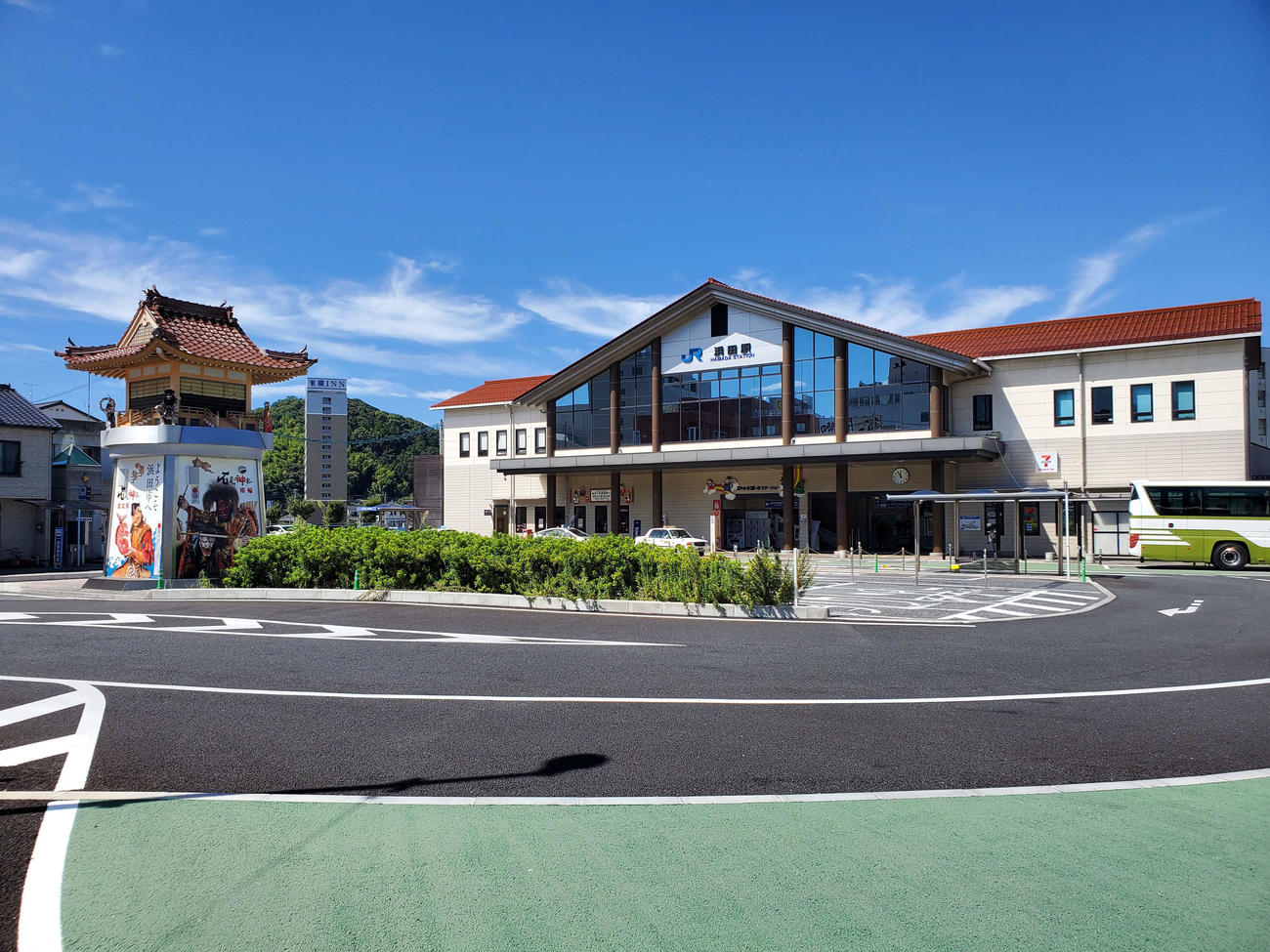 〈22〉基幹駅でもある浜田。駅前の神楽時計が印象に残る