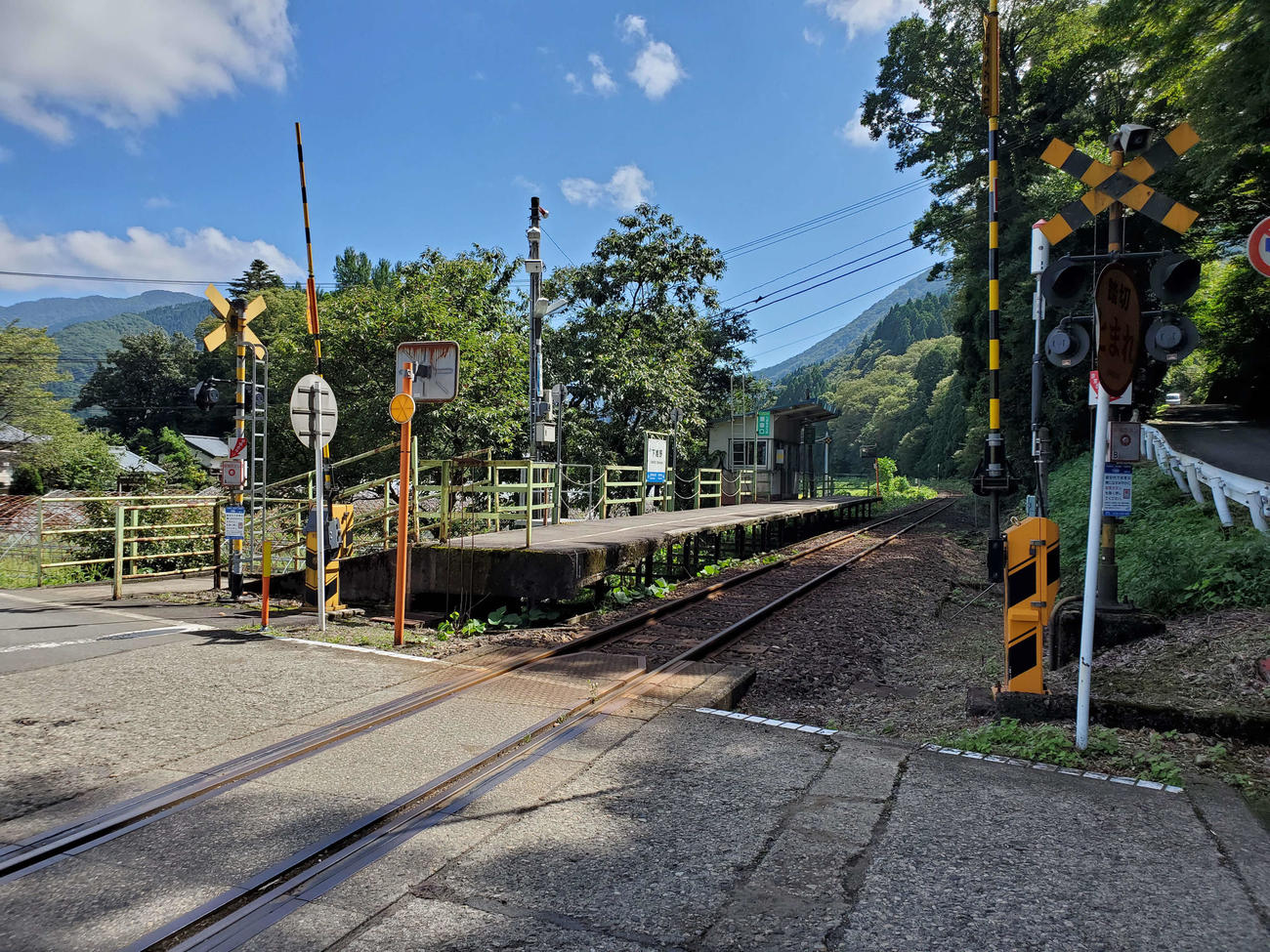 〈16〉下唯野駅のホーム