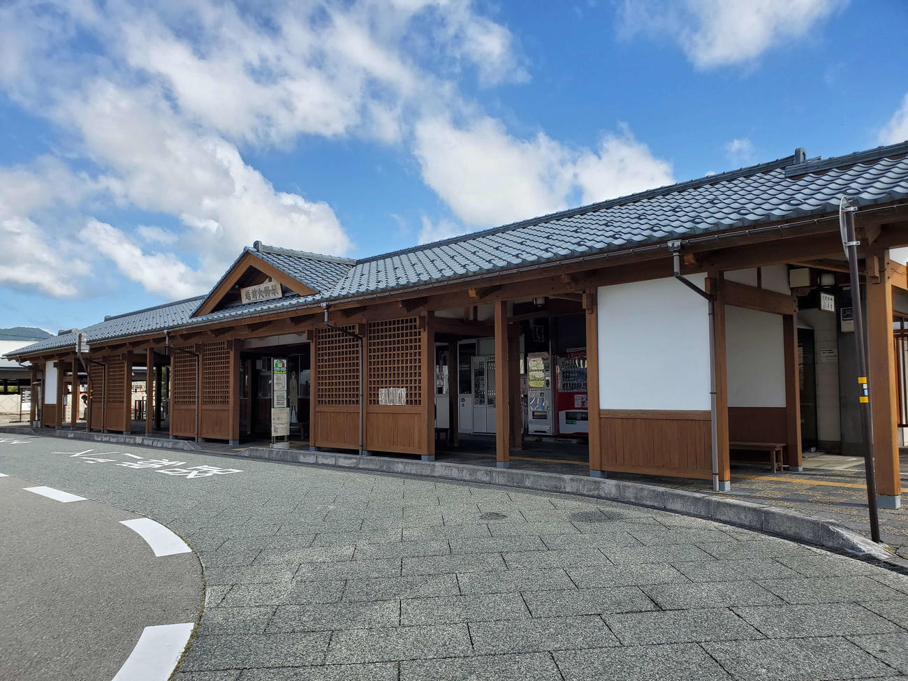 〈7〉立派な駅舎を持つ越前大野