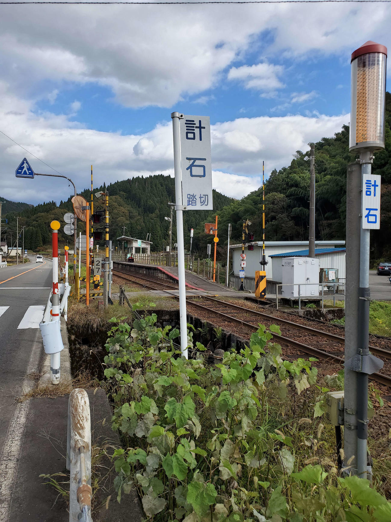 〈14〉一見難読駅の計石は旧国道に寄り添っている