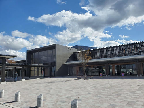 〈1〉4月に開業したばかりの道の駅「越前おおの　荒島の郷」