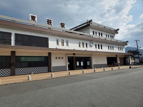 〈1〉萩市の玄関口となる東萩駅。かつては市内唯一の定期運行の特急停車駅だった
