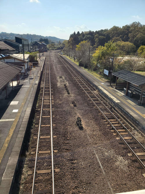 〈15〉跨線橋から構内を眺める