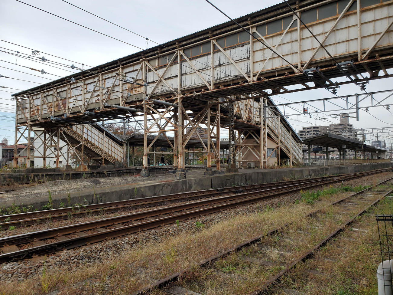 〈27〉跨線橋に歴史を感じる