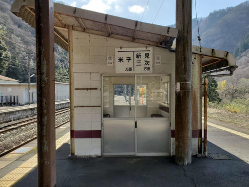 〈9〉芸備線ホームは単線扱い。上下列車とも同じホームで発着する