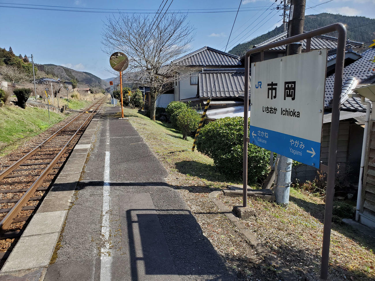 〈7〉市岡は住宅街の中に設置されている