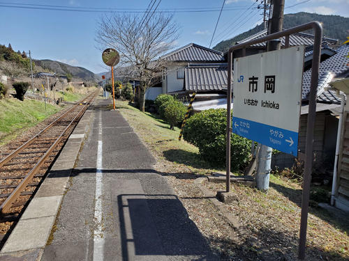 〈7〉市岡は住宅街の中に設置されている