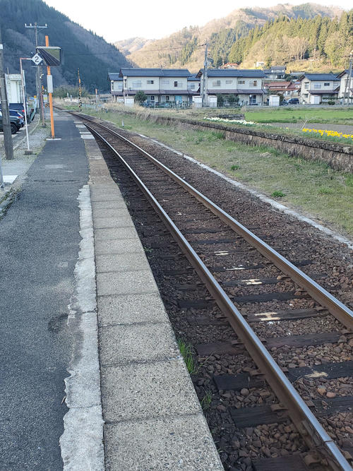 〈9〉かつては2面のホームだったようだが、現在は棒状となっている