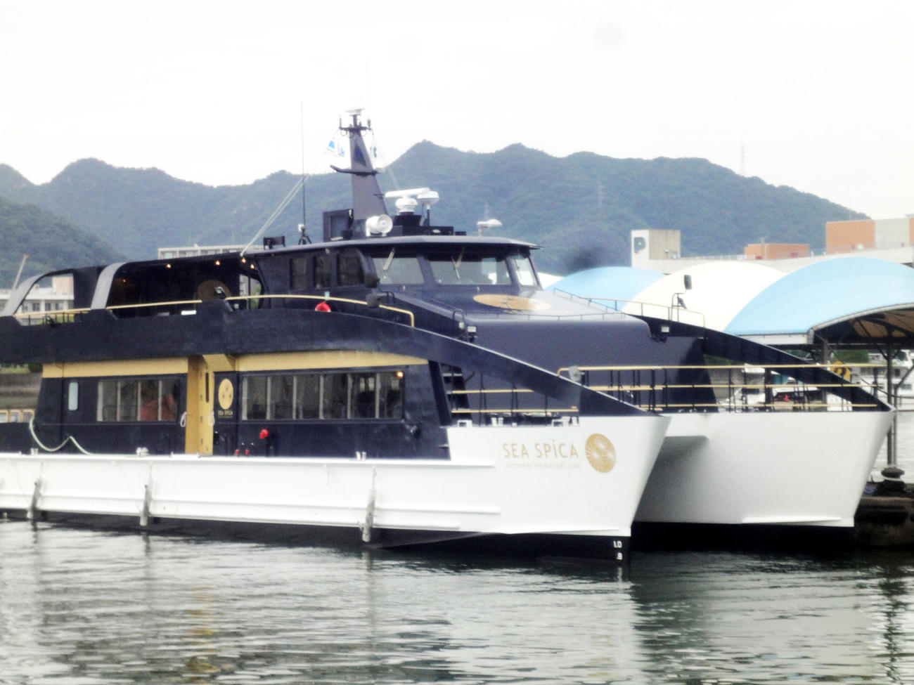 豪華観光クルーザー「シースピカ」