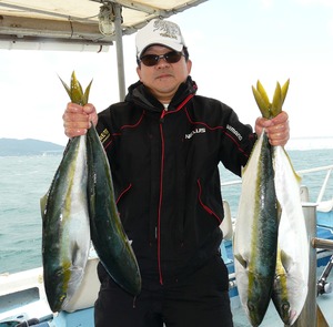 兵庫・明石海峡 メジロが飲ませ釣りに次々反応 - 釣り : 日刊スポーツ