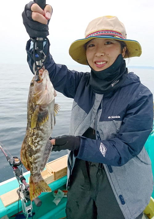 賀都屋・明神丸でアイナメ49センチをゲットした太田さん
