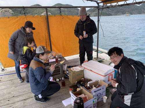 穏やかな海の上で味わうバーベキューは最高♪