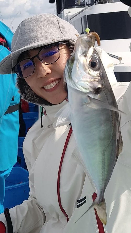 36匹を釣った佳江さん。「チョー楽しかった」とニッコリ