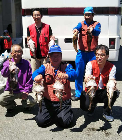前列左から中村さん、小倉さん、高谷さん、後列左から黒井さん、国塚さん