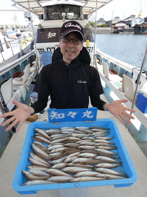 吉武さんが釣果を披露