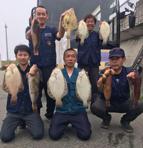 前列左から大杉さん、土本さん、大野さん、後列左から白勢さん、高橋さん