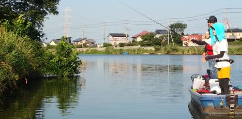 芦際ではなく、やや手前に放り込むイメージで