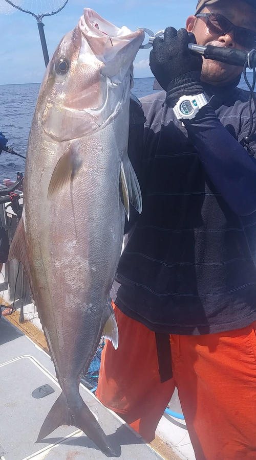 佐野さん、念願の17キロ・カンパチ、ゲットだ