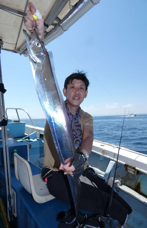 辻田さんは120センチのタチウオをゲット