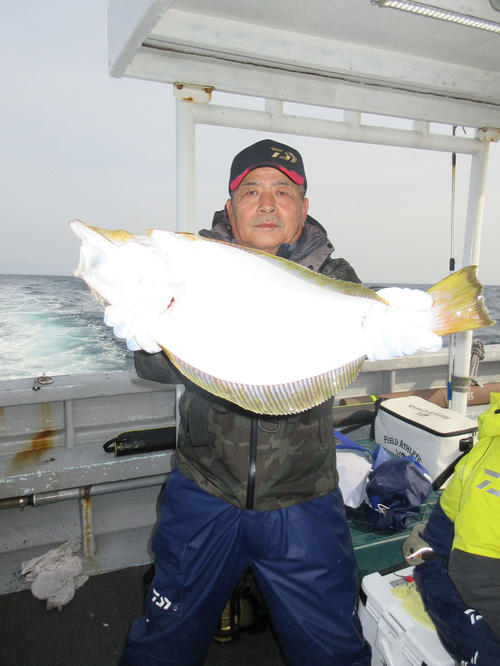 北海道 日本海余市沖 秋本番60センチ超ヒラメ 釣り写真ニュース 日刊スポーツ