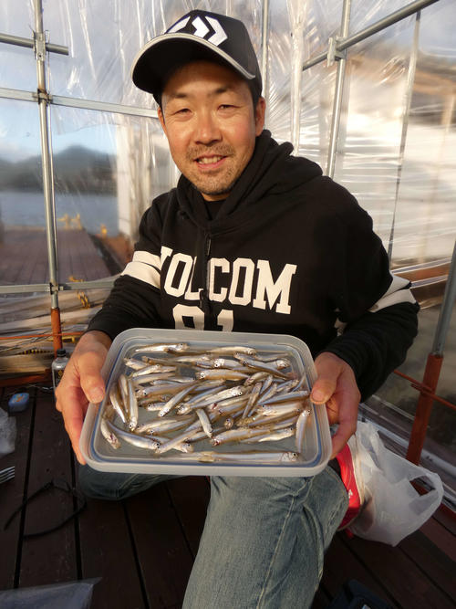 兵庫 東条湖ワカサギ72匹 魚群探知機で狙い撃ち 釣り 日刊スポーツ