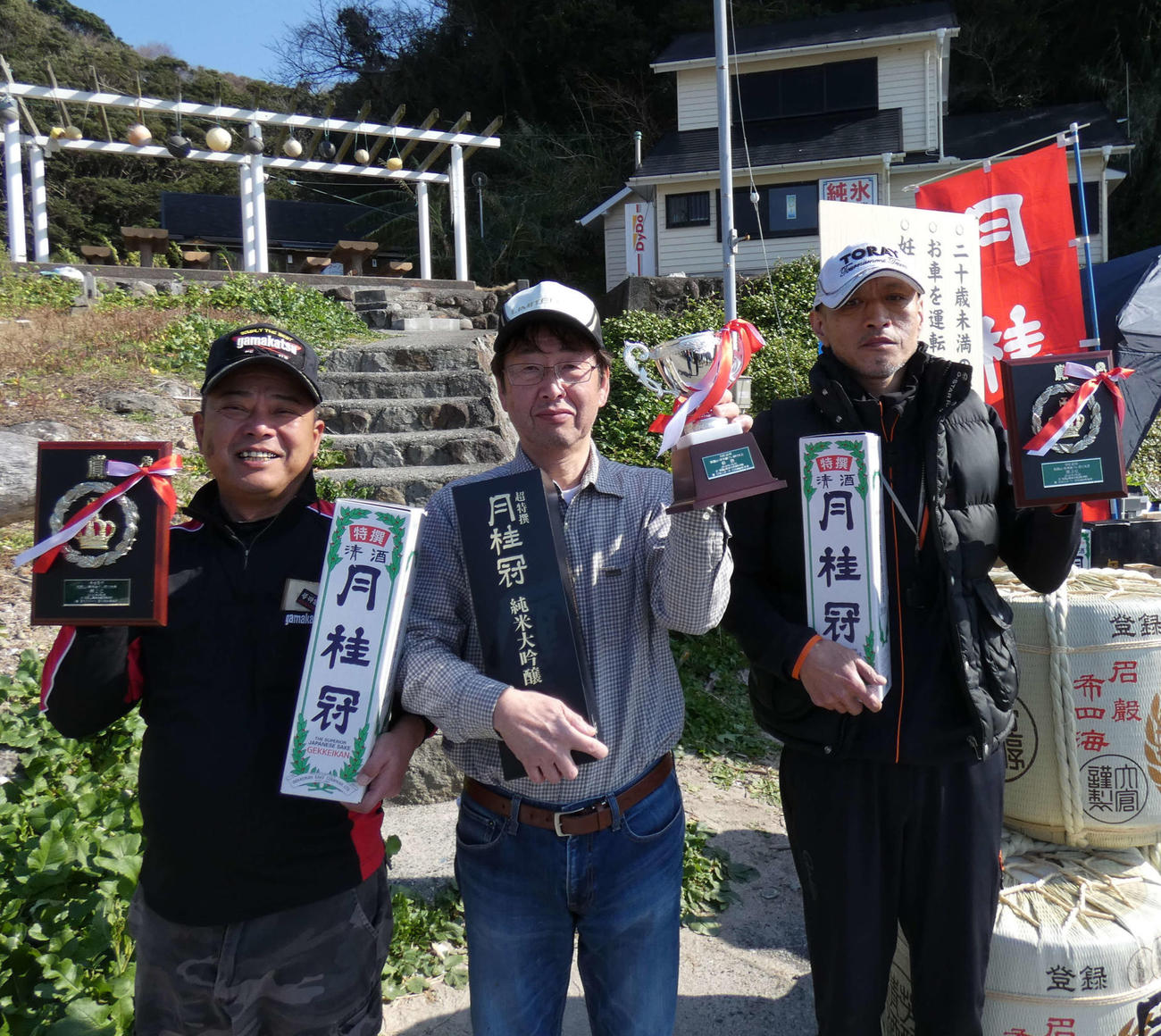 優勝した森山さん（中央）2位の内匠さん（左）3位の田口さん