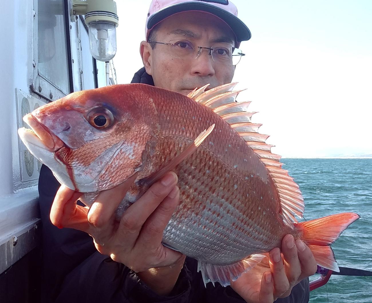午後2時、深場のタナ80メートルで1・2キロが釣れた
