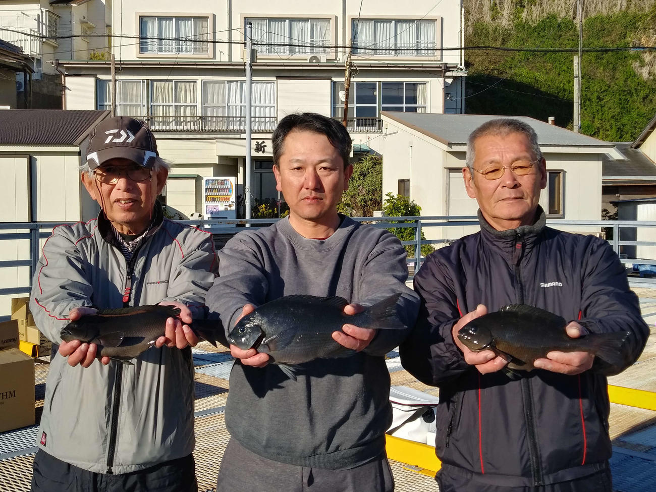 左から2位藤本さん、優勝石渡さん、3位吉野さん