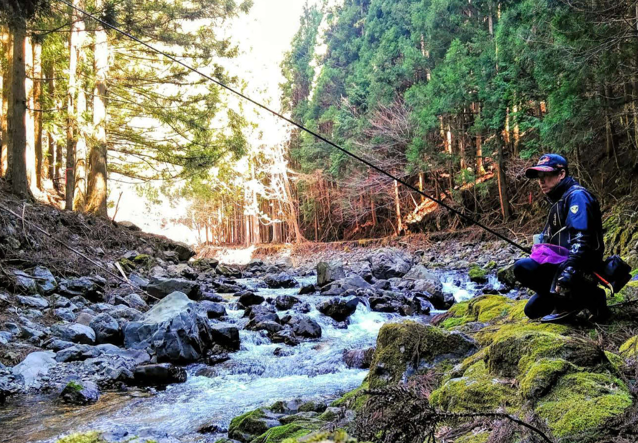 瀬の食い波に餌を流していく筆者