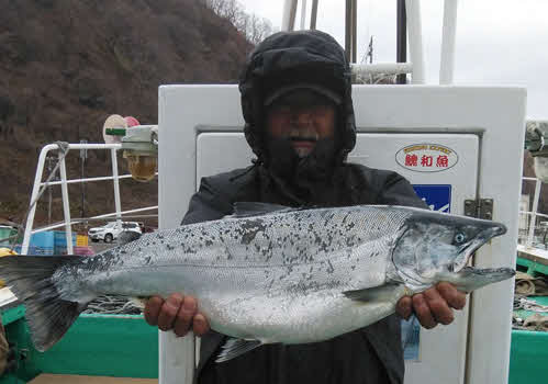 5・4キロの超大物を釣り上げた北見市の木村さん