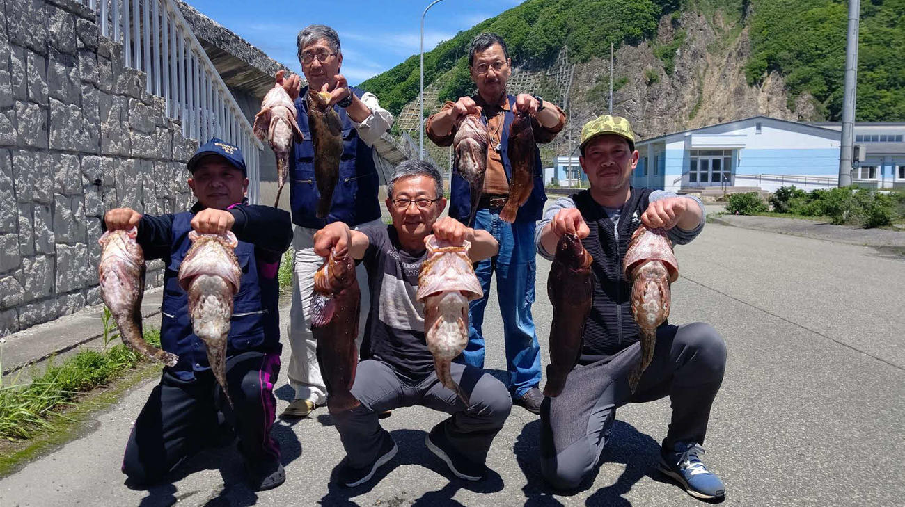 前列左から藤本、武市さん、樫山さん、後列左から高橋さん、小畠さん