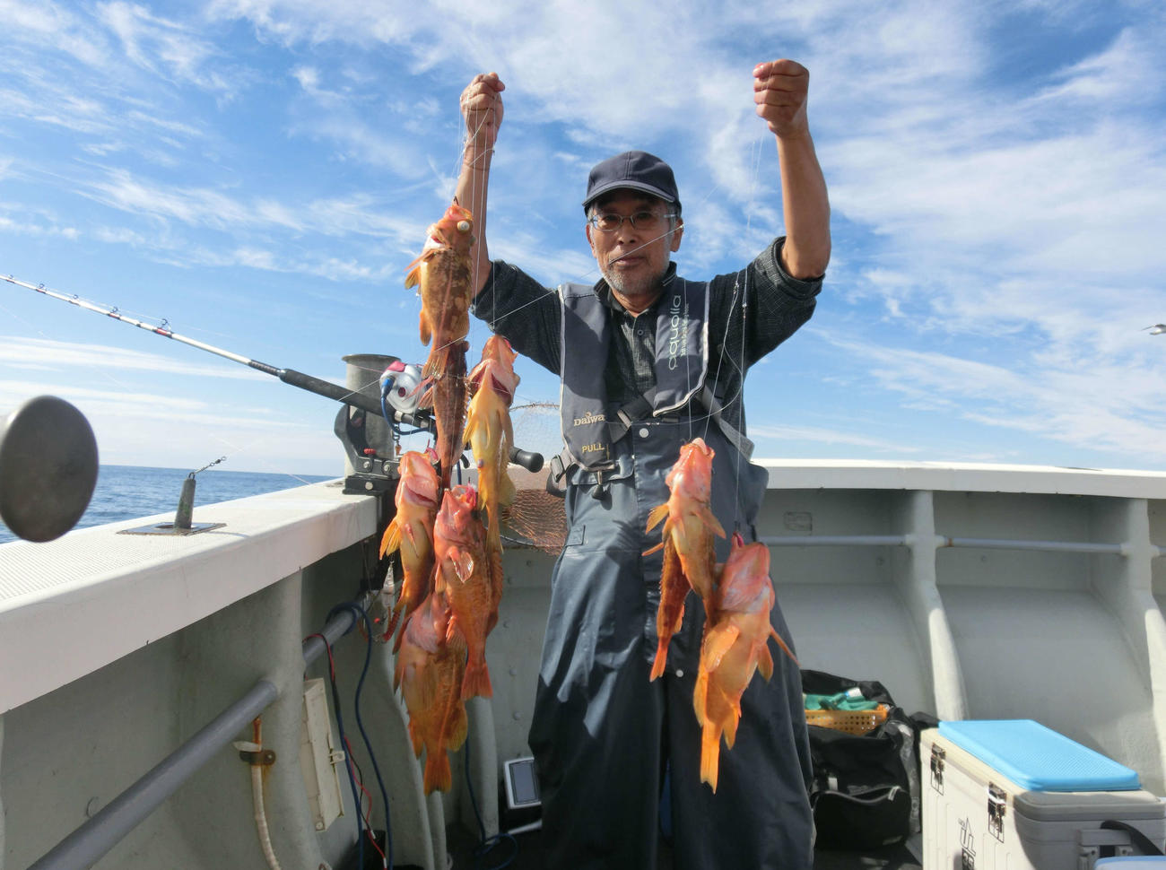 針数のヤナギノマイを釣り上げた苫小牧市の佐藤正孝さん