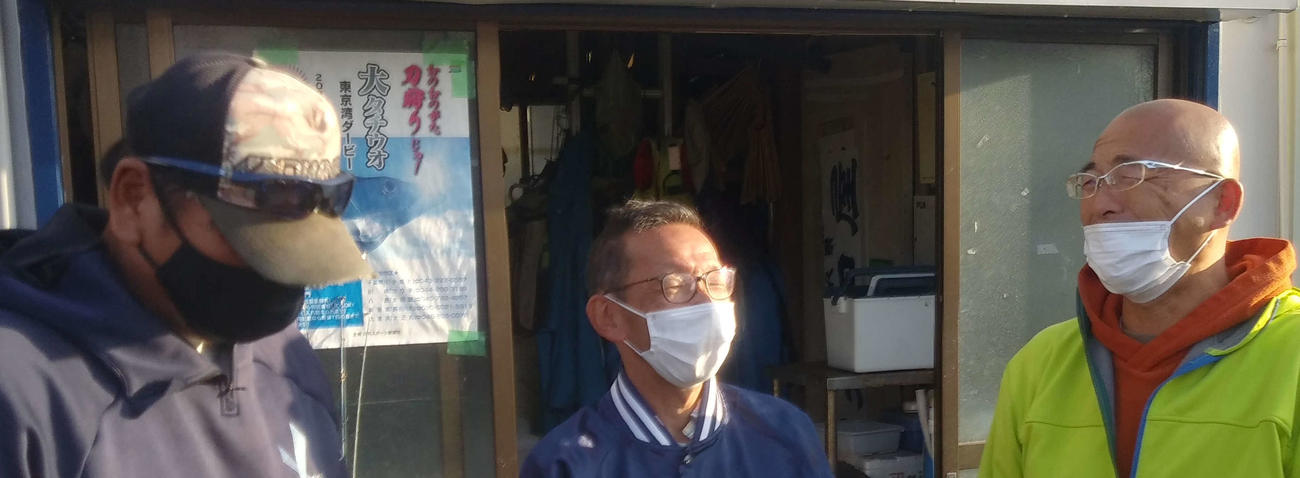 最後、店の前で反省会。大魔神はうなだれ、松本アナは力弱く笑うだけだった
