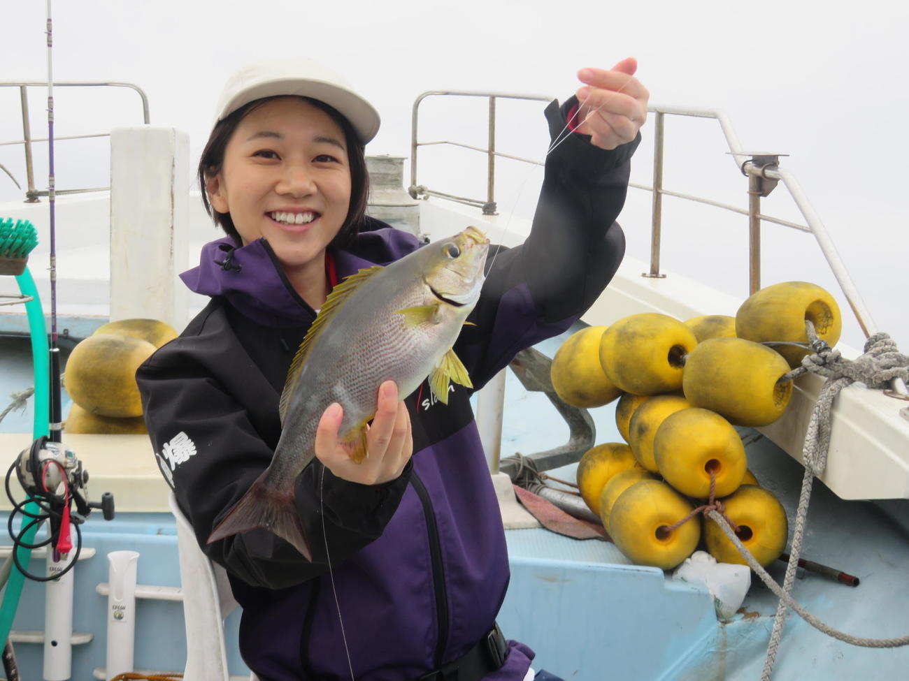 初の駿河湾＆イサキ五目で“激ウマイサキ”を釣り上げ笑顔の太田唯だったが…
