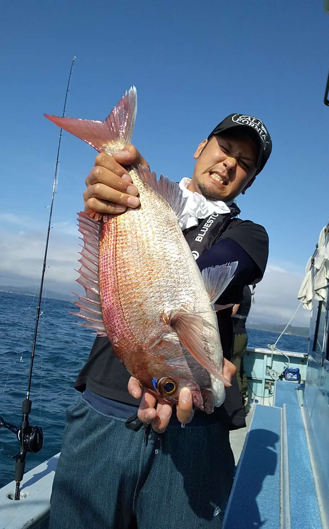 斉藤さんが釣った50センチのマダイ