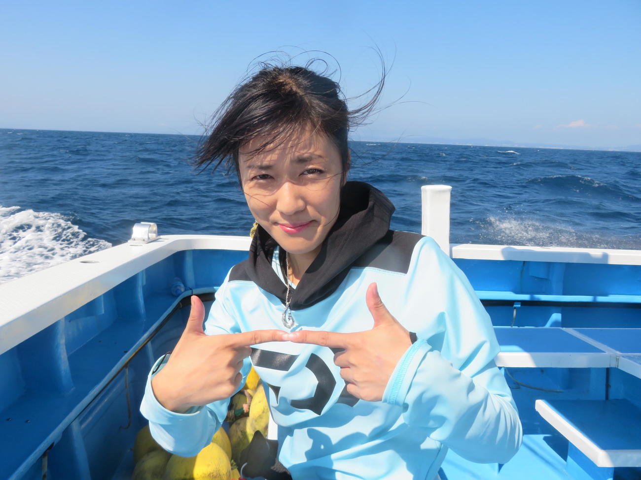 ホロ苦デビューに出光流“ぴえん”のポーズ