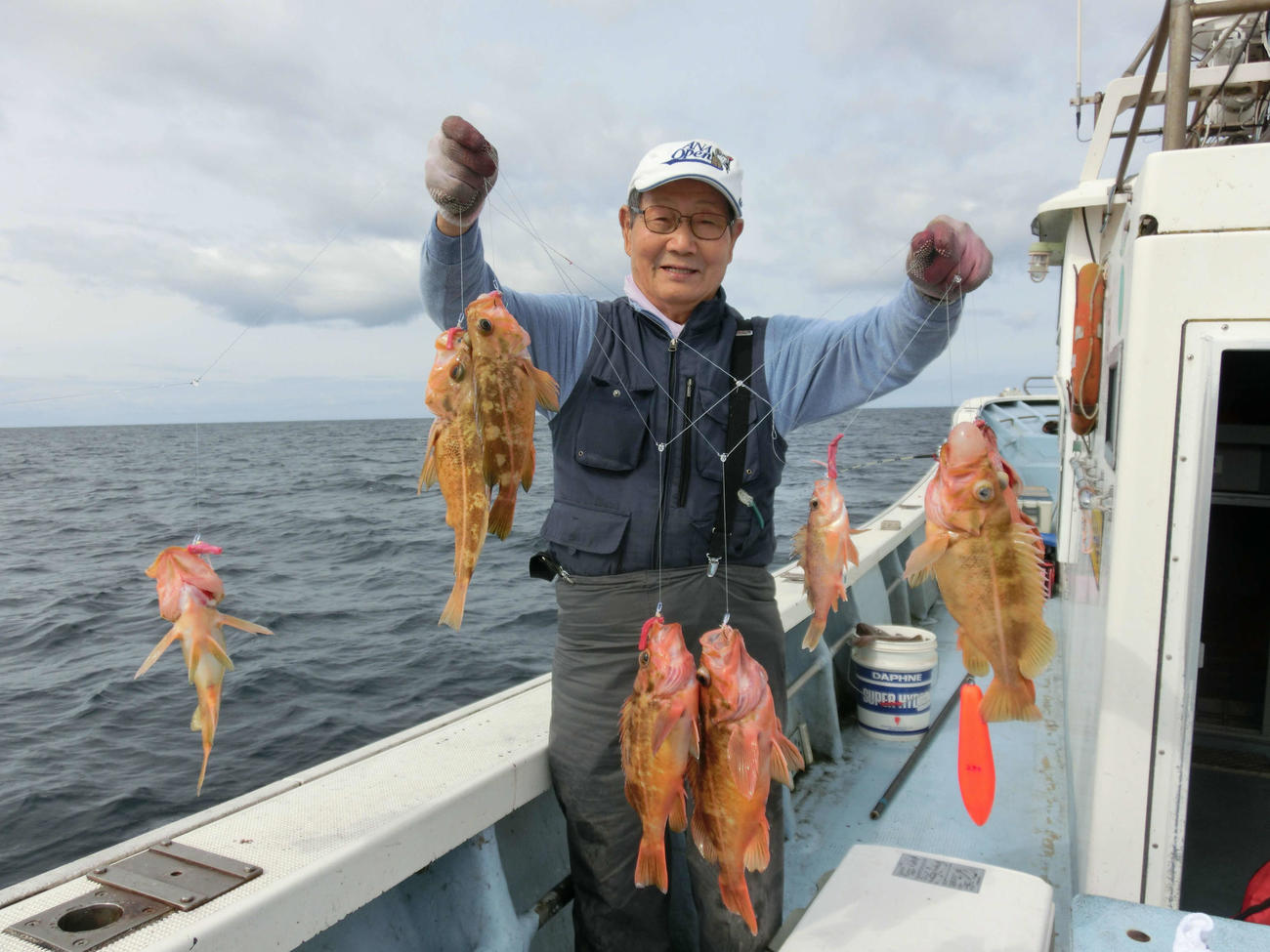 ヤナギノマイを針数釣り上げた札幌市の本間実さん