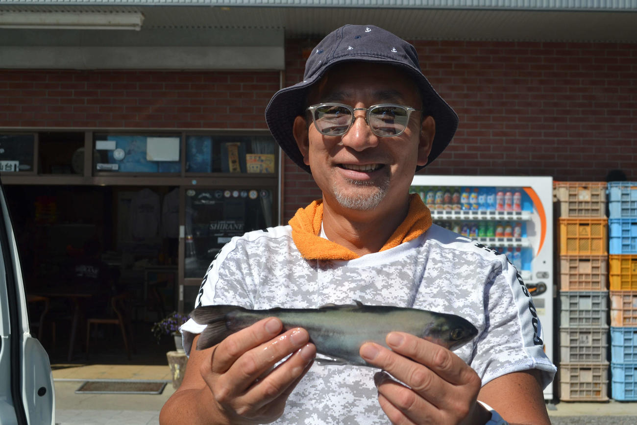 石井克二さん、ヒメマス初挑戦で25センチ