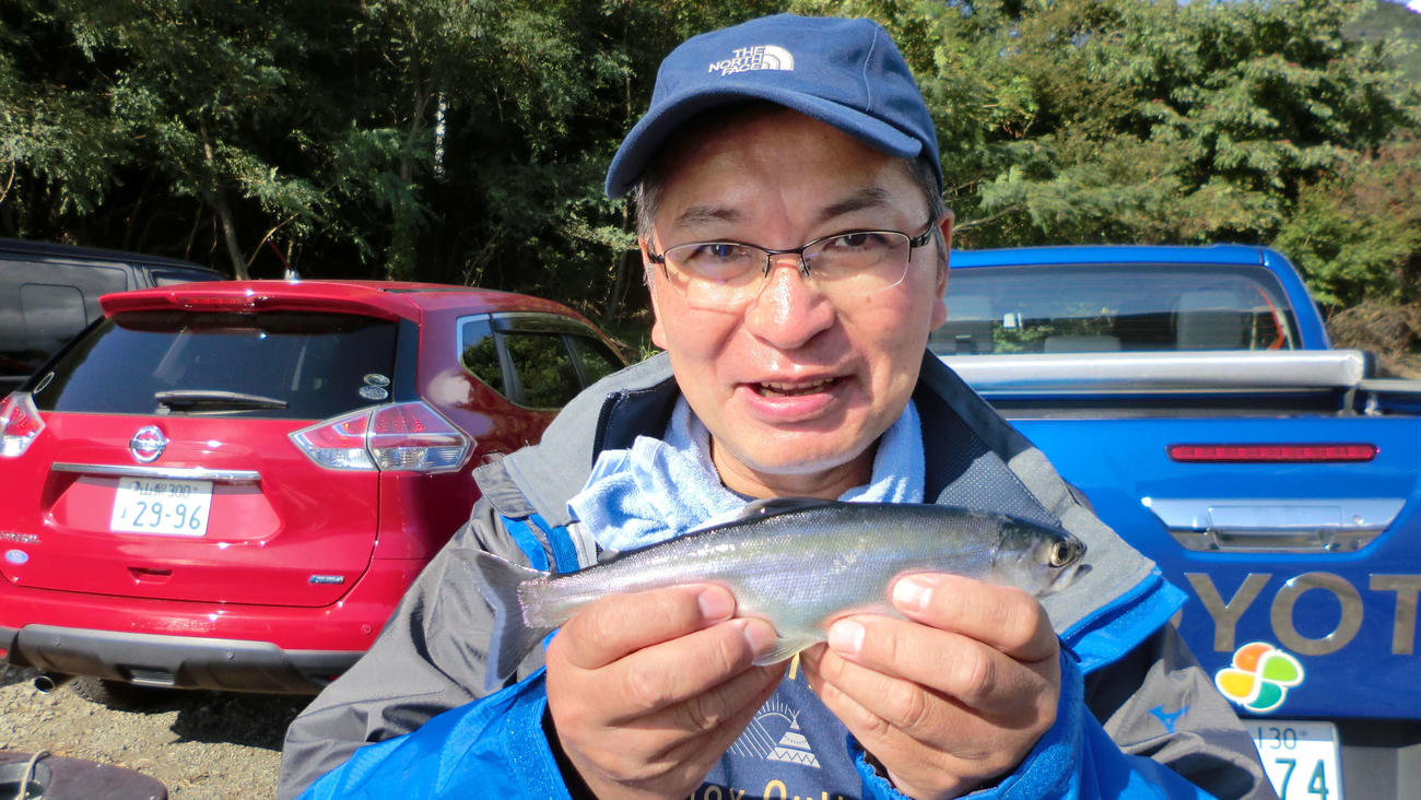 トローリング1年目で24センチを釣り上げた多田勉さん